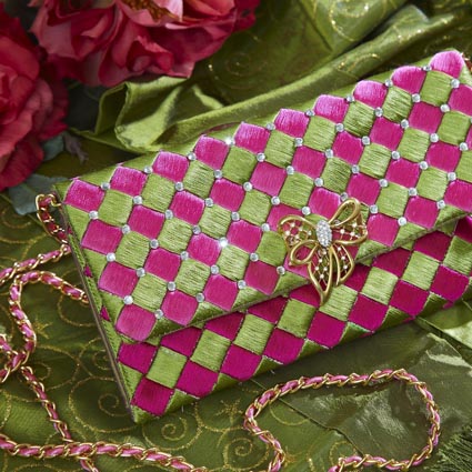 La Chic Design Wifey Beaded Purse with Gold Toned Chain: Handbags:  Amazon.com